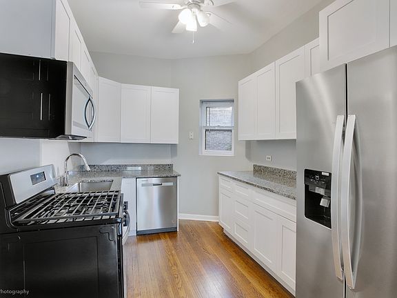 3rd image of 926 W Belle Plaine Ave APT 2E