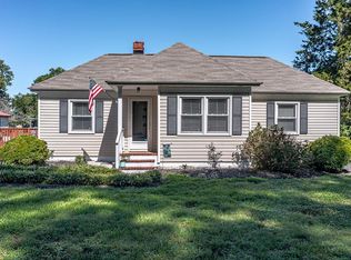 50 Gordon Dr, Weems, VA 22576