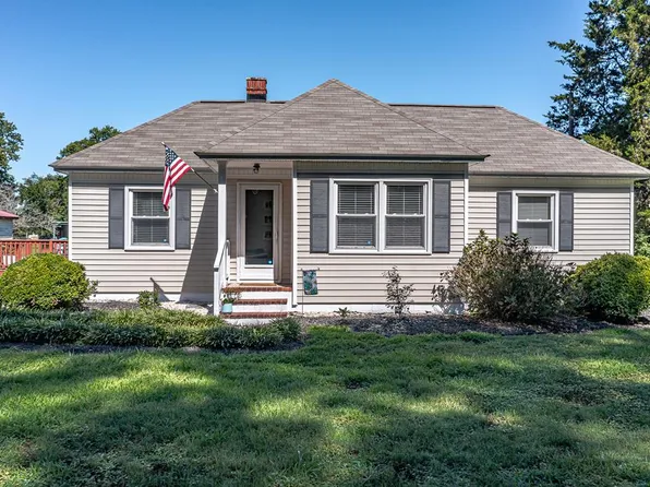 50 Gordon Dr, Weems, VA 22576