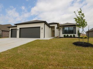 912 E Jacksonville Ct, Broken Arrow, OK 74012