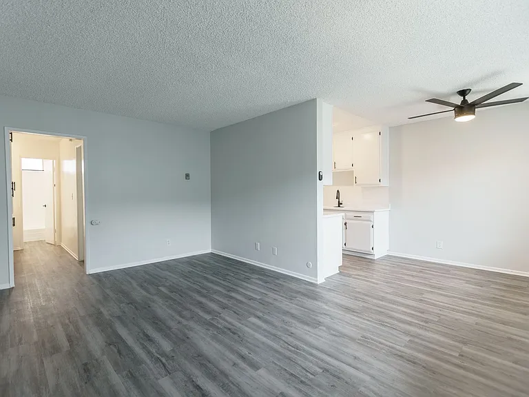 18400 Prairie Street — Photo 31