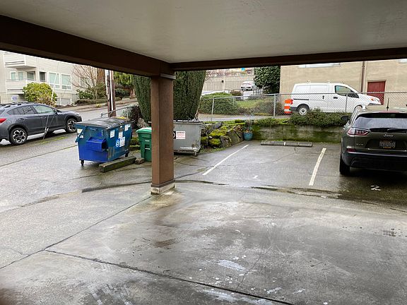 4th image of 2242 Franklin Ave E APT B1