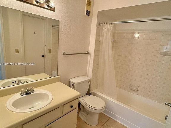 5th image of 3390 Pinewalk Dr N APT 1038