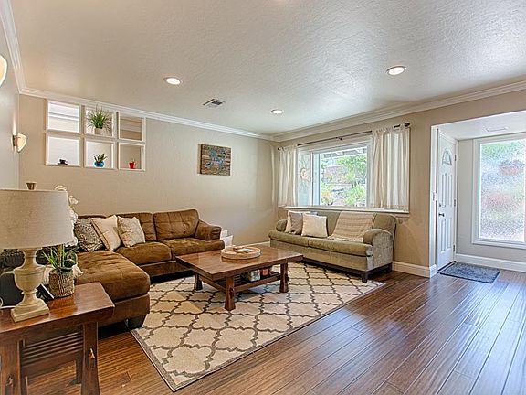 3rd image of 111 Burlwood Dr