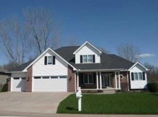 901 E 7th St, Coal Valley, IL 61240