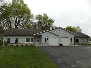 1009 Edgewater Rd #B, Fort Atkinson, WI 53538