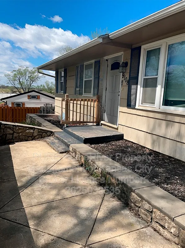 3 bed, 2.0 bath, 1192 sqft, $1,675 — Photo 1