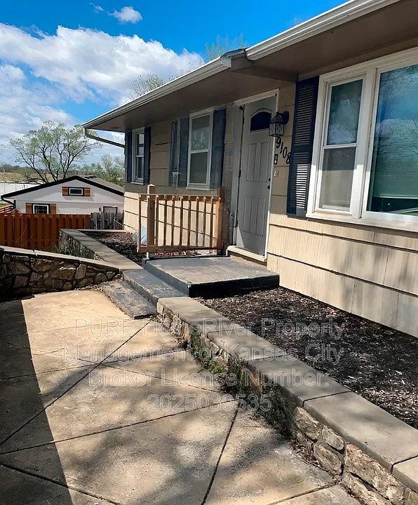 9108 E 43rd Ter