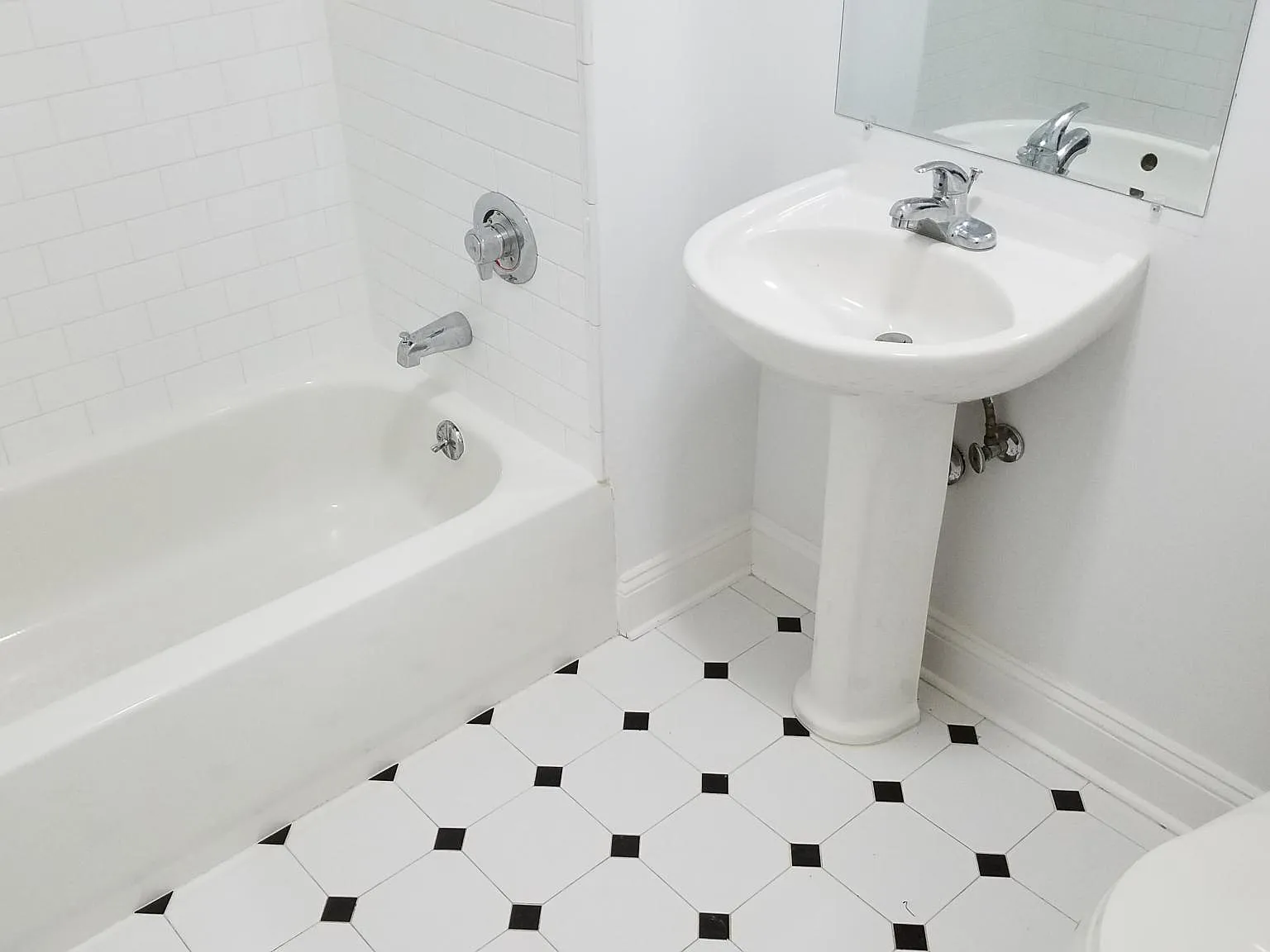 2 bed, 1040 sqft, $3,200 — Photo 4