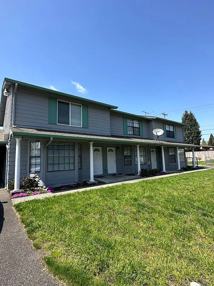 3 bed, 1.5 bath, 1100 sqft, $2,050 — Photo 1