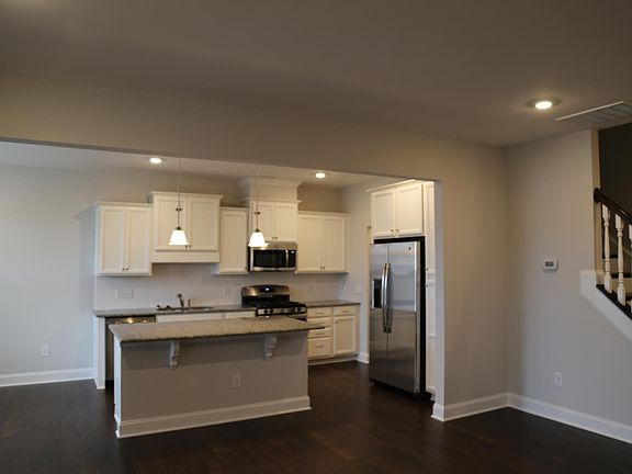 3rd image of 218 Shale Creek Dr
