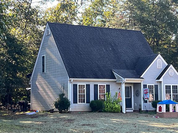 3rd image of 111 Blueberry Ln