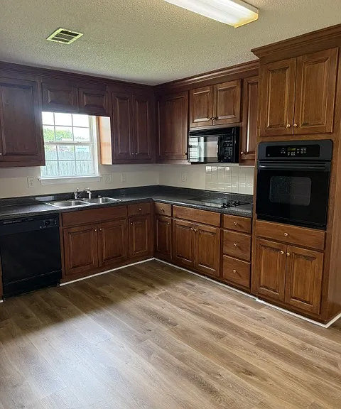 141 Millbrook Dr — Photo 5