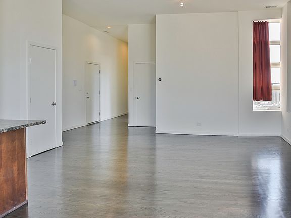 5th image of 2401 W North Ave #302