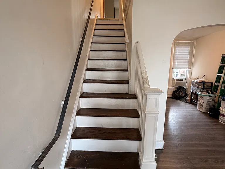 605 Lindley Ave — Photo 3