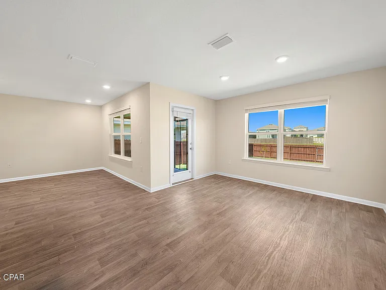 5817 Viking Way — Photo 6