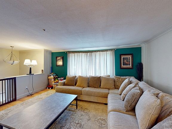 2nd image of 18 Hollis St