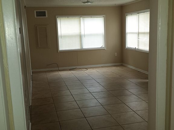 5th image of 1407 E Poinsettia Ave
