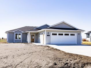 291 Liberty Ln, Horace, ND 58047