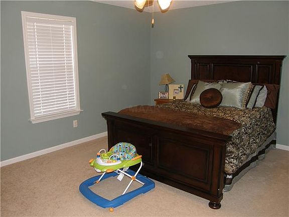 5th image of 82 Lindsey Marie Ln