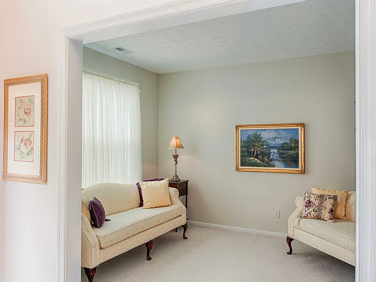 4716 Regents Park — Photo 8
