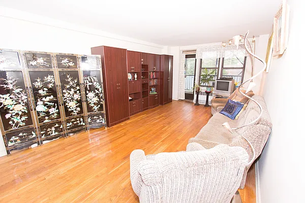 Sold by Re/Max In The City | media 9