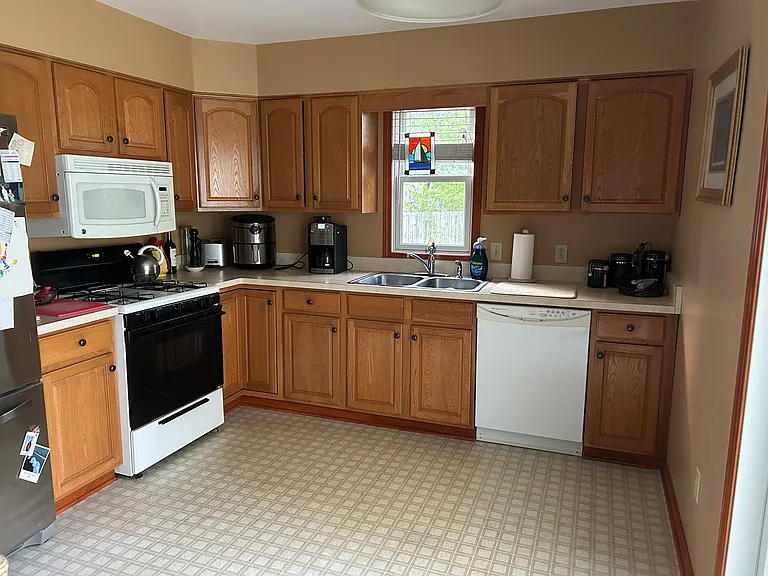 165 Elmview Ave — Photo 3