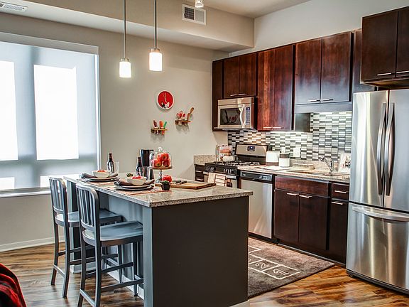 2nd image of 360 1st St N APT 535