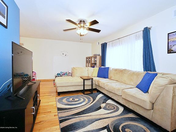 4th image of 46 Forest Ln