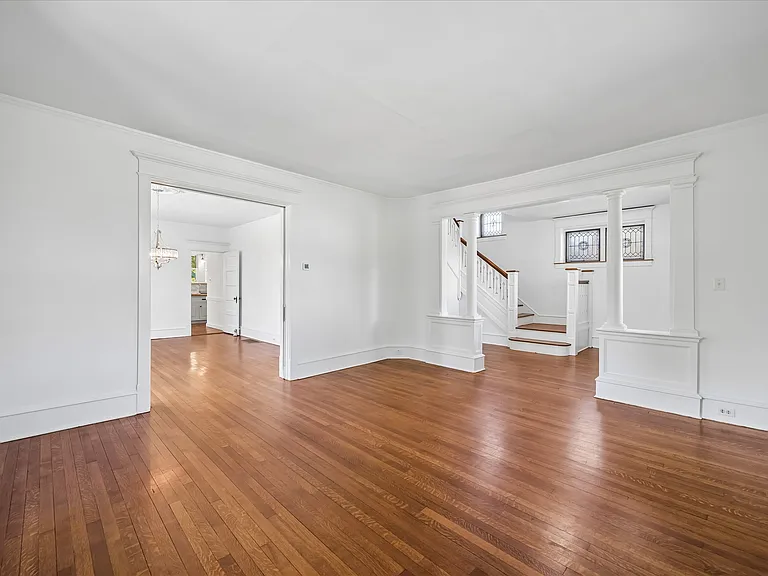 416 E Athens Ave — Photo 16
