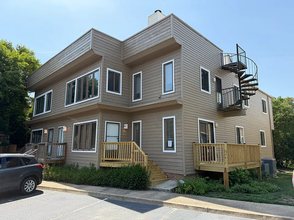 2732 Manoomin Pl