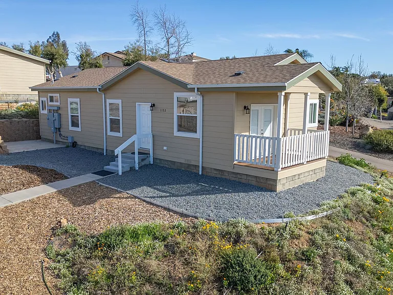 1132 Old Mountain View Rd — Photo 1