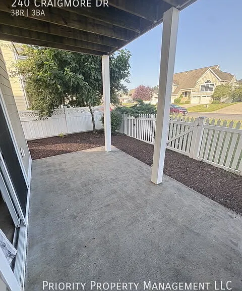 240 Craigmore Dr — Photo 18