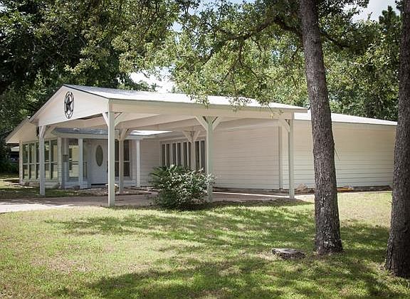 2nd image of 605 Calhoun Dr