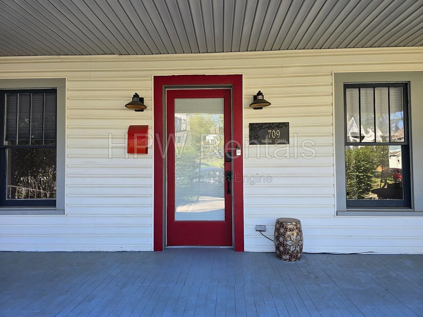3 bed, 2.0 bath, 2107 sqft, $2,300 — Photo 3