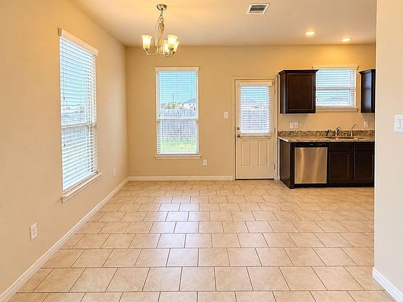 4th image of 10111 Tallcrest Ln