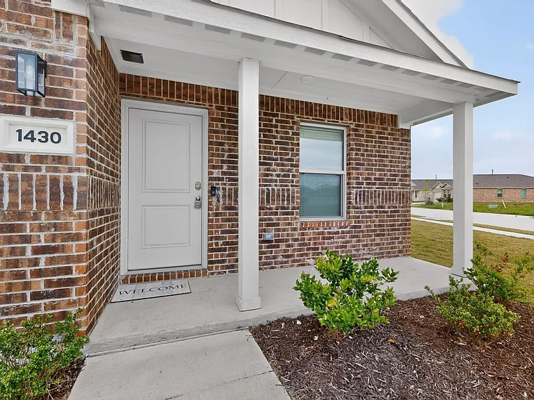 1430 Everett Gardens Way — Photo 3