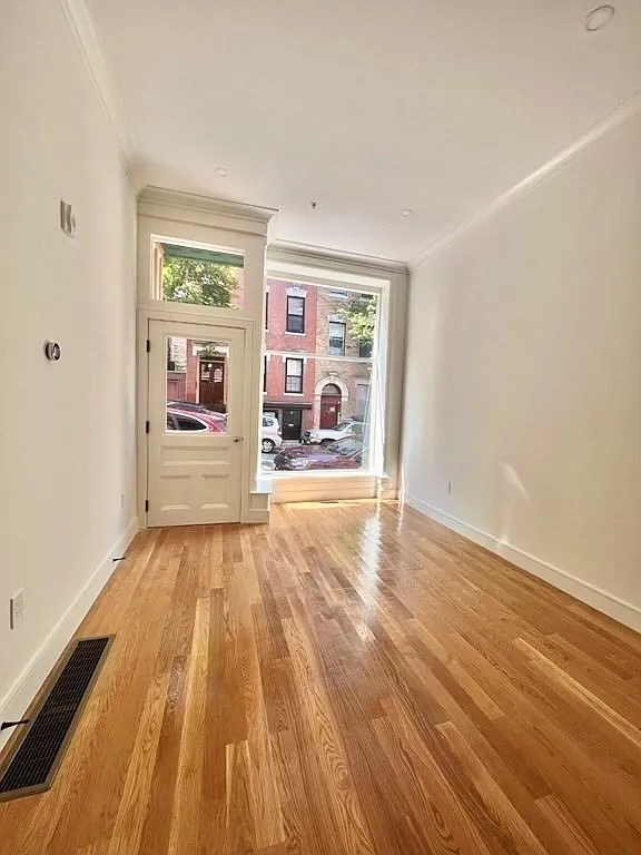 Building Photo - 18 Grove St #1