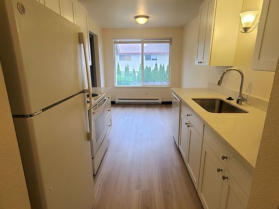 2nd image of 322 9th Ave SE APT 2
