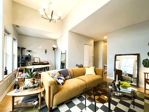 4th image of 1451 W Huron St APT 3