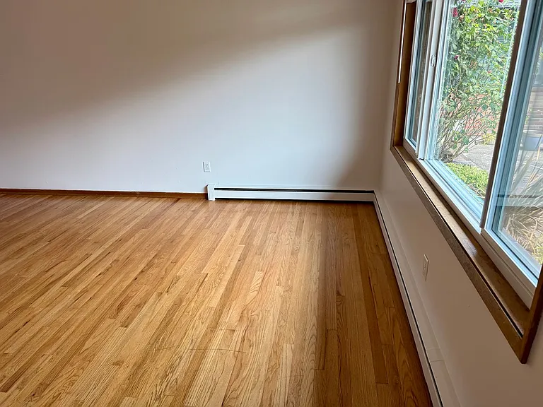 Cool Reed College One Bedroom — Photo 7