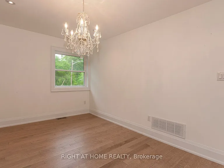 1627 Glenburnie Rd — Photo 8