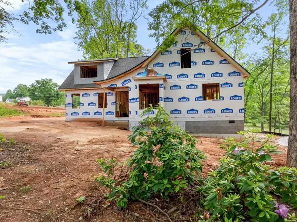 30 Farmview Dr, Travelers Rest, SC 29690
