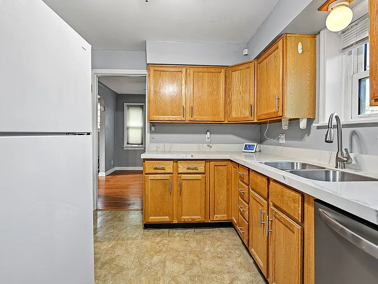 7549 Hillsdale Dr — Photo 8