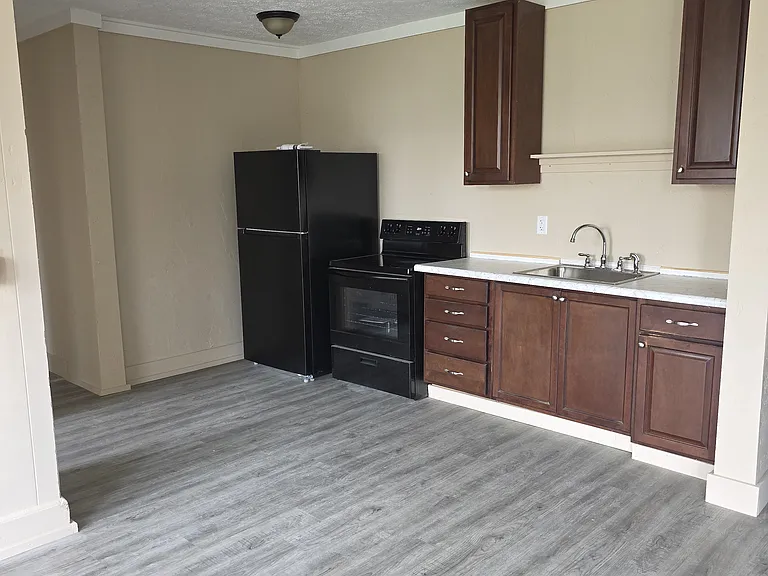 501 W 4th St #B — Photo 1