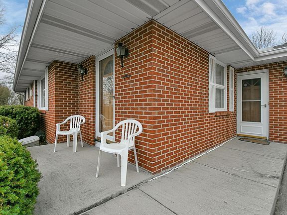 4th image of 618 Grant St