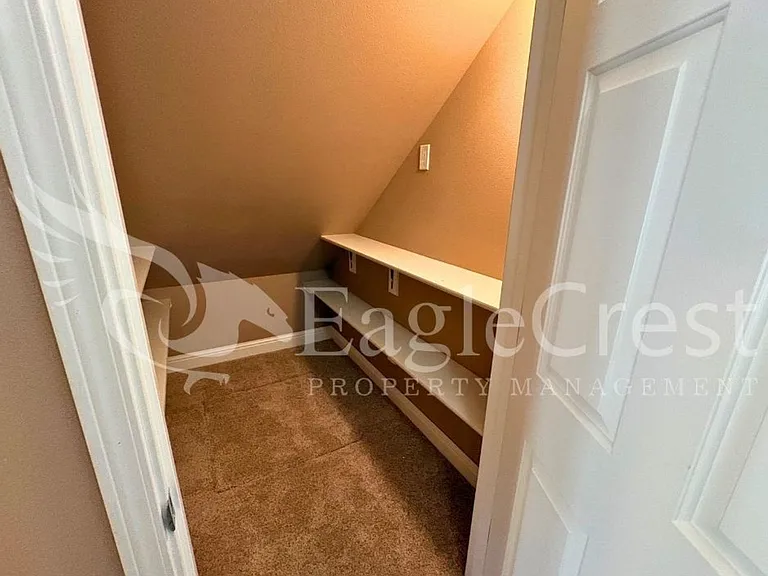 44 Vinehill Dr — Photo 32