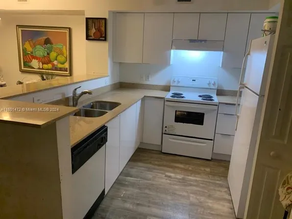 12112 Saint Andrews Pl APT 104, Hollywood, FL 33025