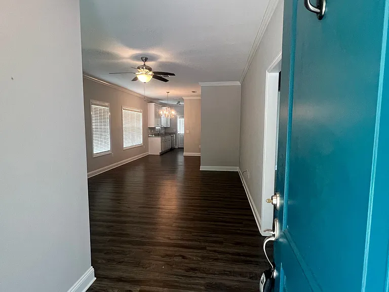 323 Summercreek Cv — Photo 3