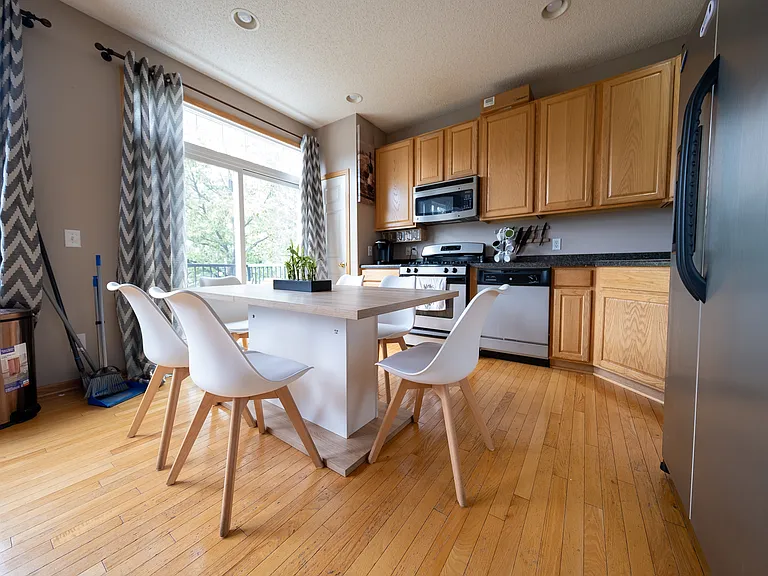 710 Village Pkwy — Photo 4